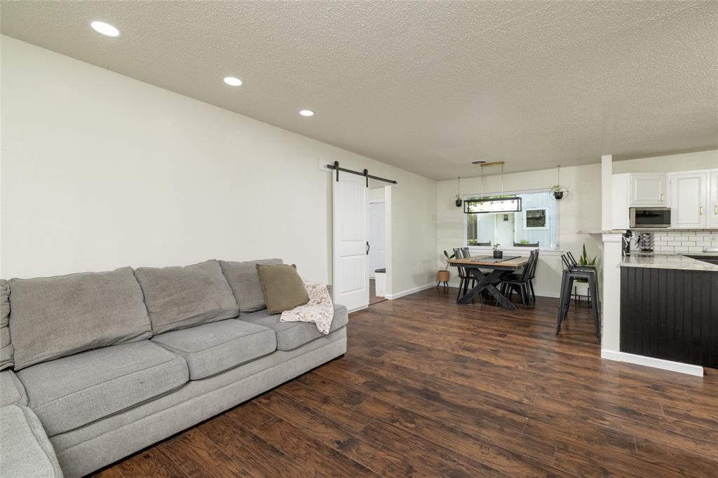 5955 Fm 678 Property Photo 7