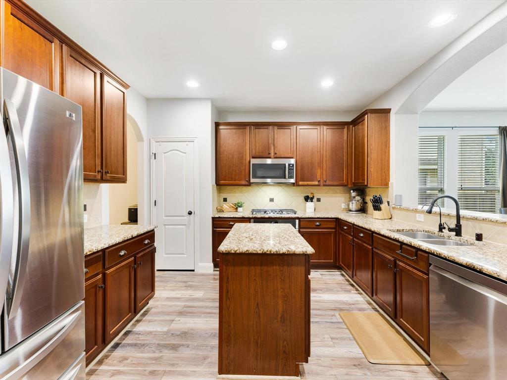 12038 Gonzales Drive Property Photo 12