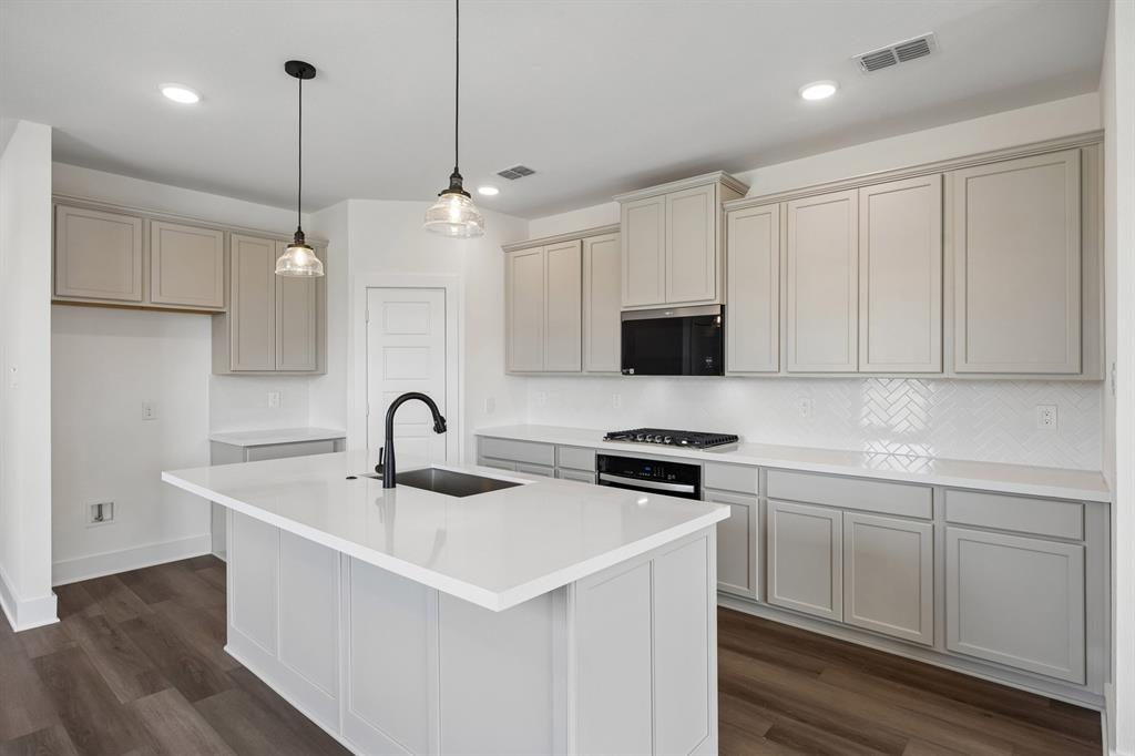 4873 Dee Street Property Photo 8