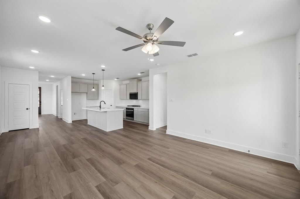 4873 Dee Street Property Photo 9