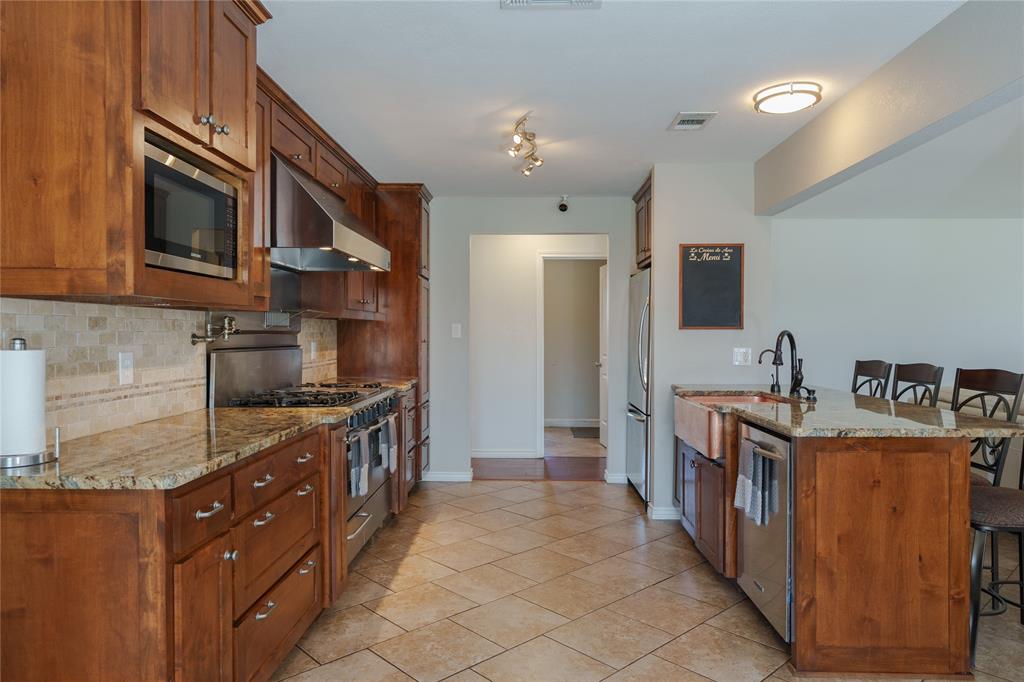1908 Assembly Road Property Photo 14