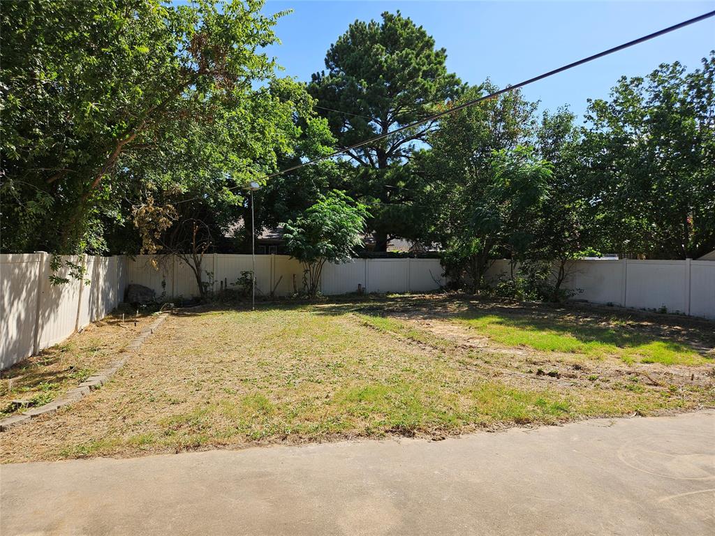 5817 Fox Hunt Drive Property Photo 2