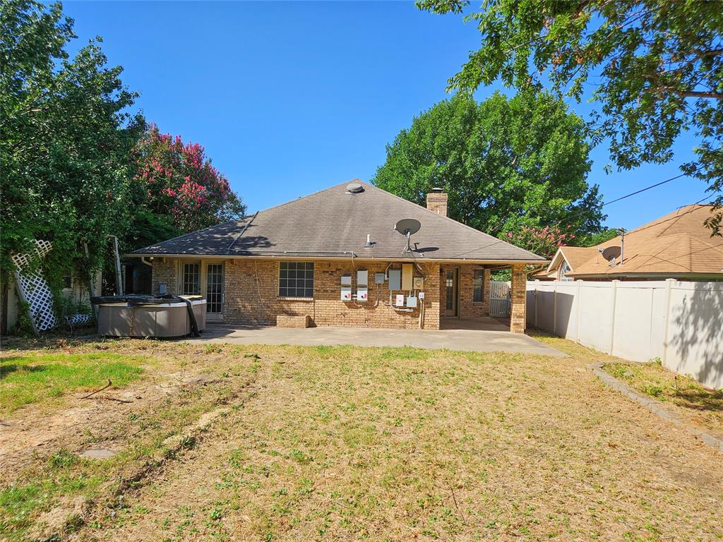 5817 Fox Hunt Drive Property Photo 3