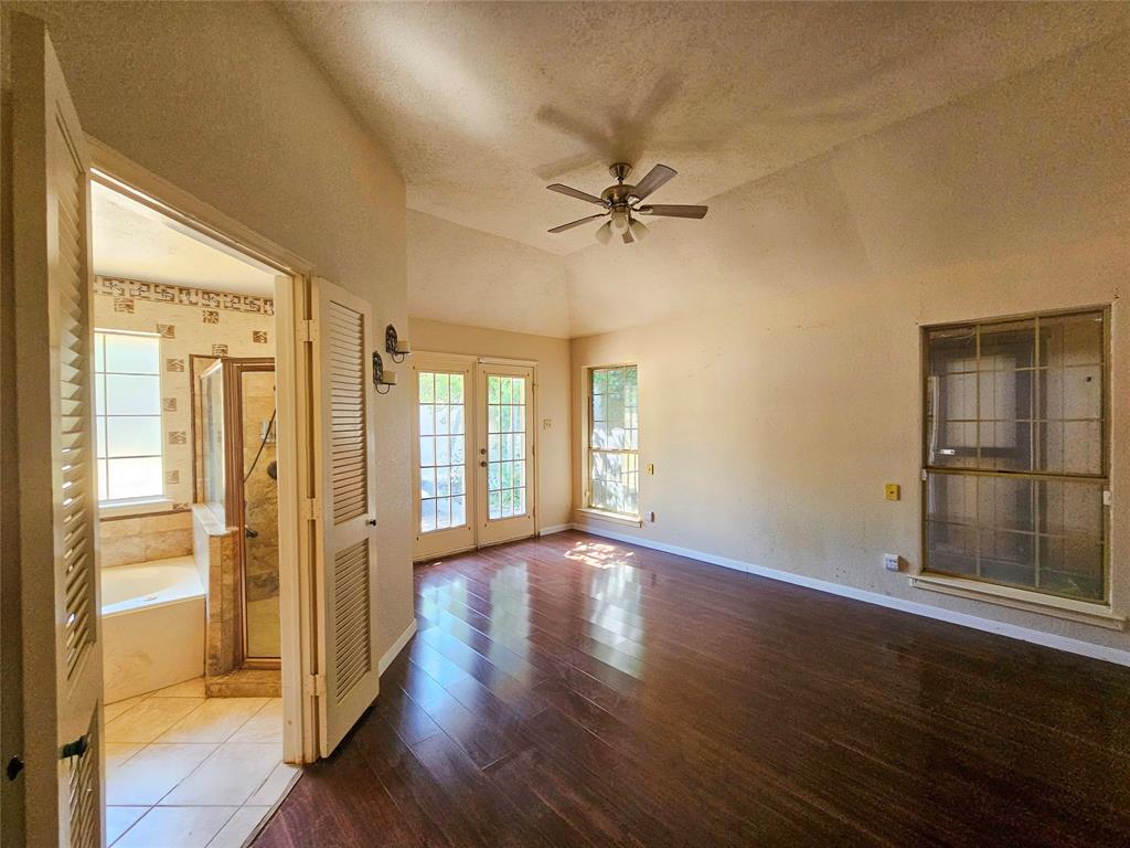 5817 Fox Hunt Drive Property Photo 4