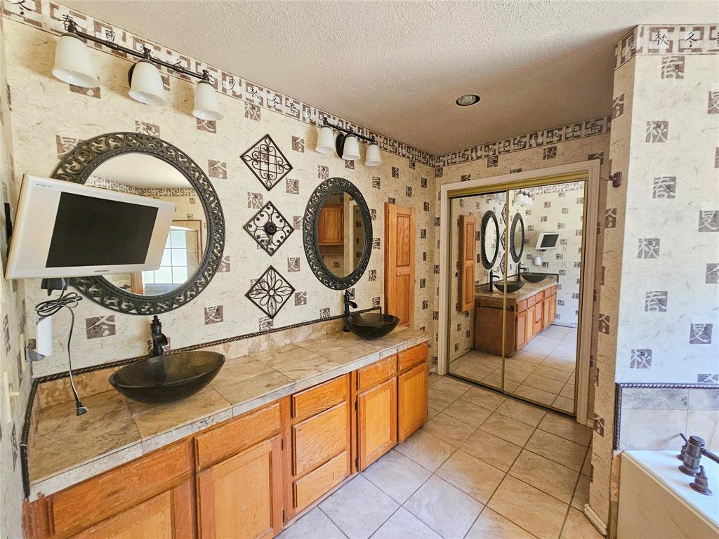 5817 Fox Hunt Drive Property Photo 6