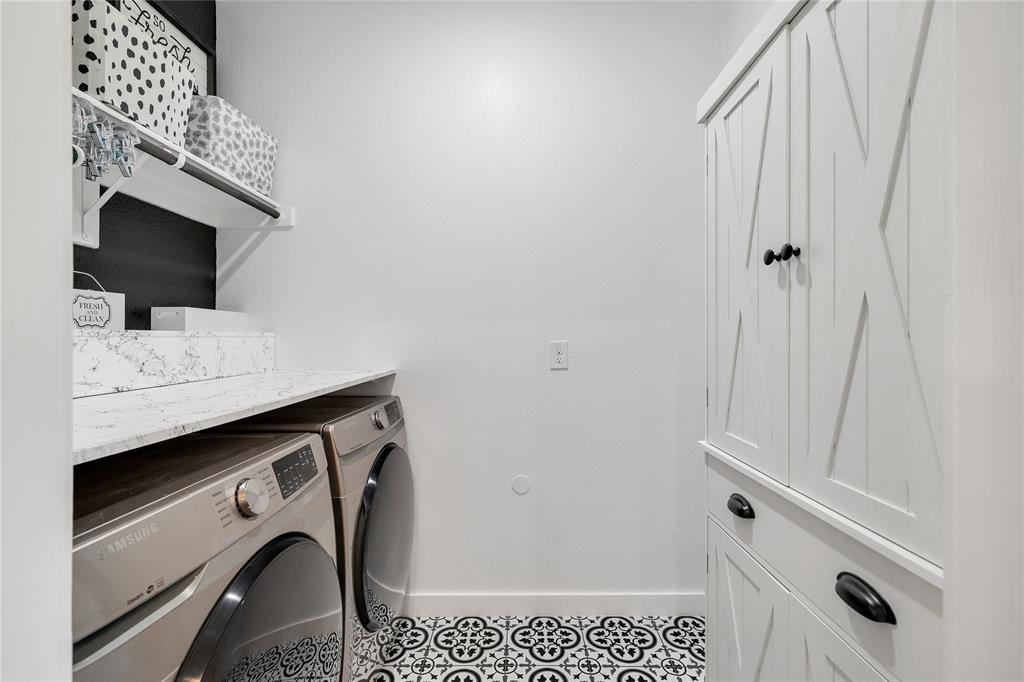 970 Hurstwood Drive Property Photo 19