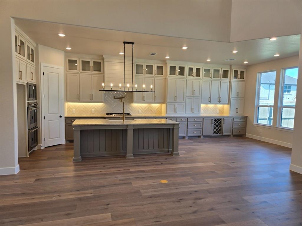 307 Taylor Way Property Photo 2