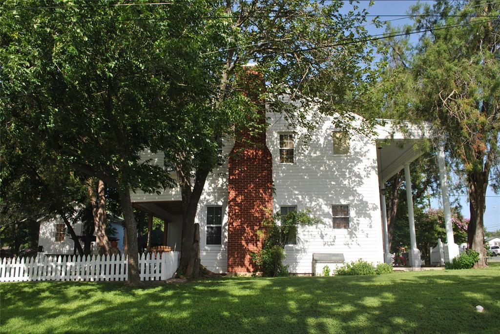 700 W Wrights Avenue Property Photo 3