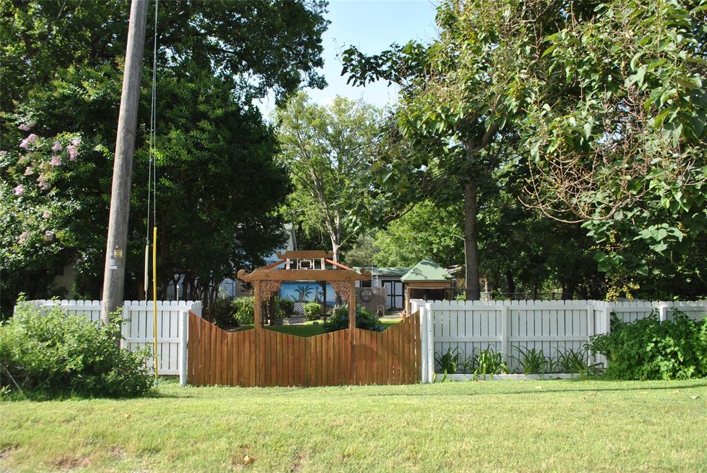 700 W Wrights Avenue Property Photo 9