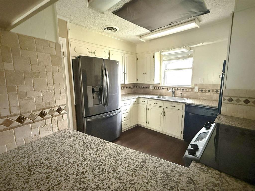 3010 Grand Avenue Property Photo 5
