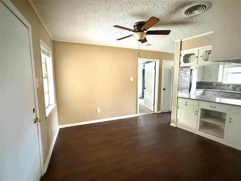 3010 Grand Avenue Property Photo 6