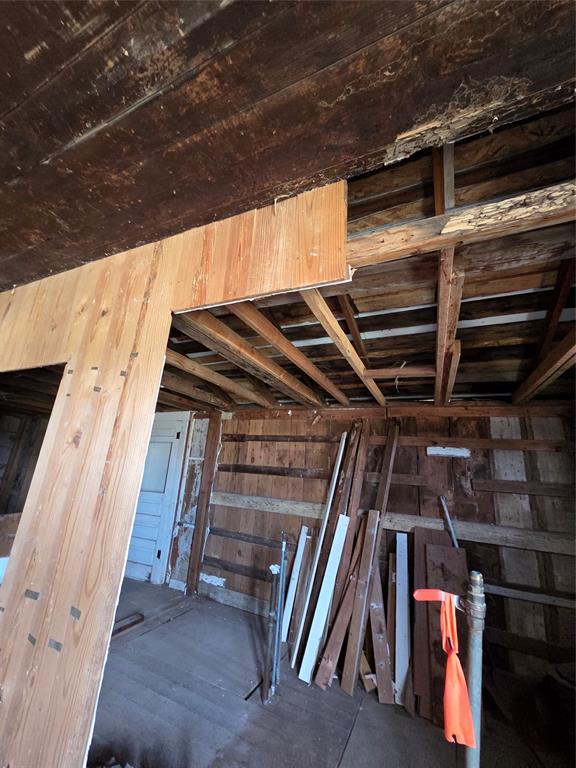 2304 Avenue I Property Photo 6