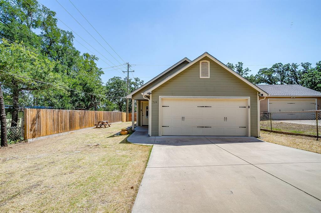 719 Harness Trail Property Photo 2