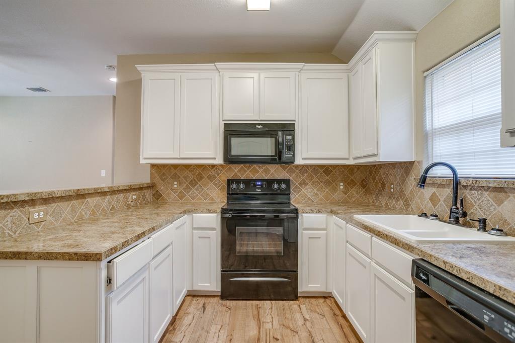 719 Harness Trail Property Photo 8