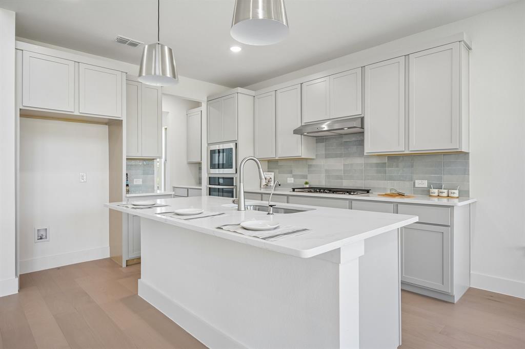 4617 Floral Fields Way Property Photo 3