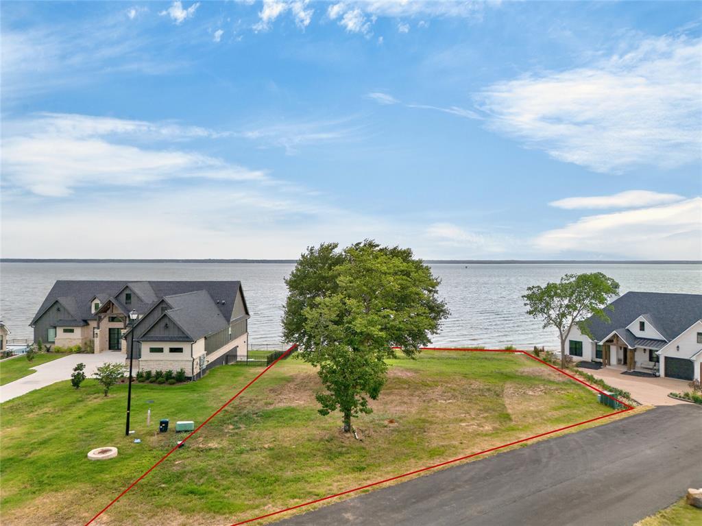 1548 Shoreline Drive Property Photo 2