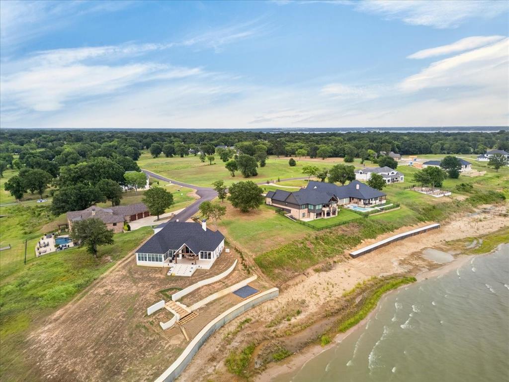 1548 Shoreline Drive Property Photo 4