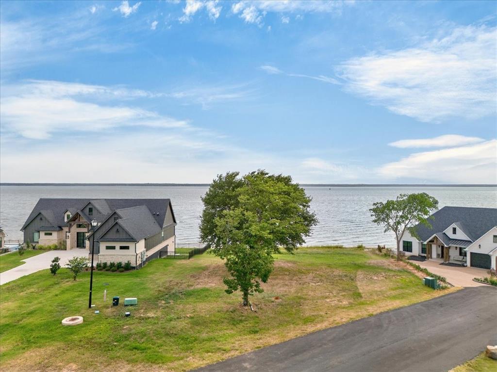 1548 Shoreline Drive Property Photo 6