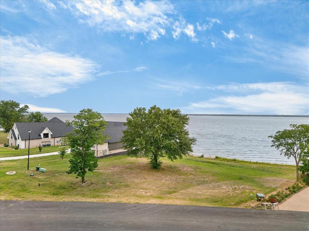 1548 Shoreline Drive Property Photo 9