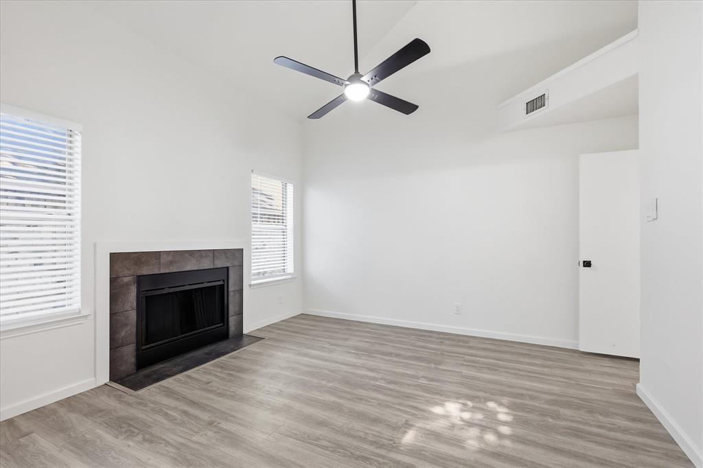 4215 Scarsdale Lane Property Photo 4