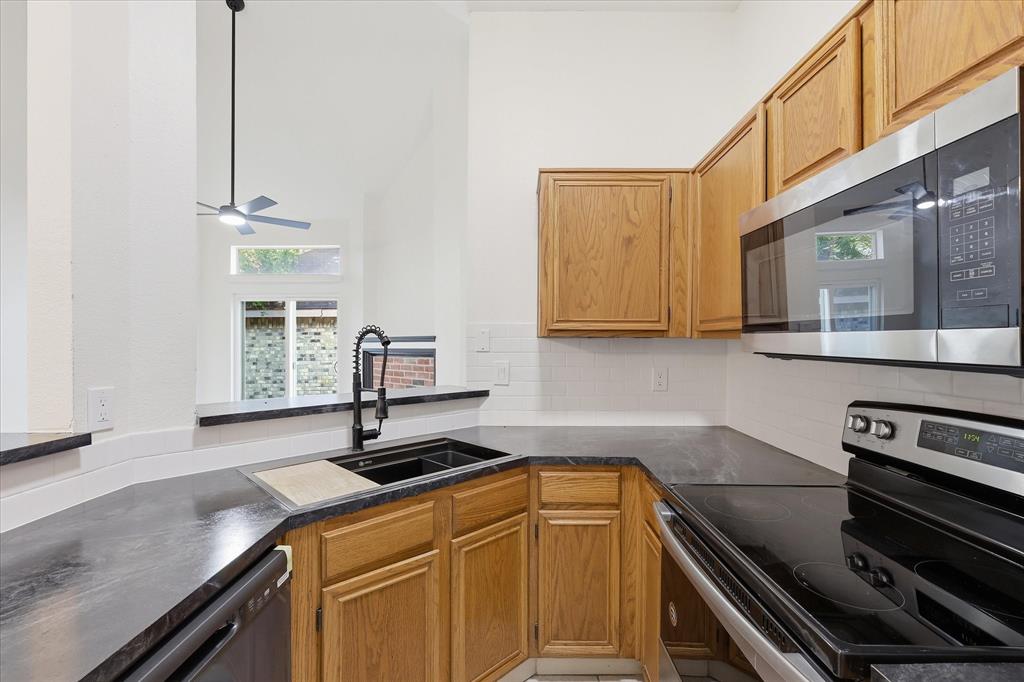 4215 Scarsdale Lane Property Photo 6