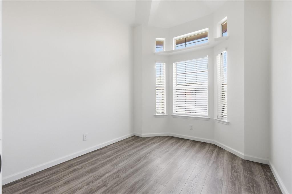 4215 Scarsdale Lane Property Photo 10