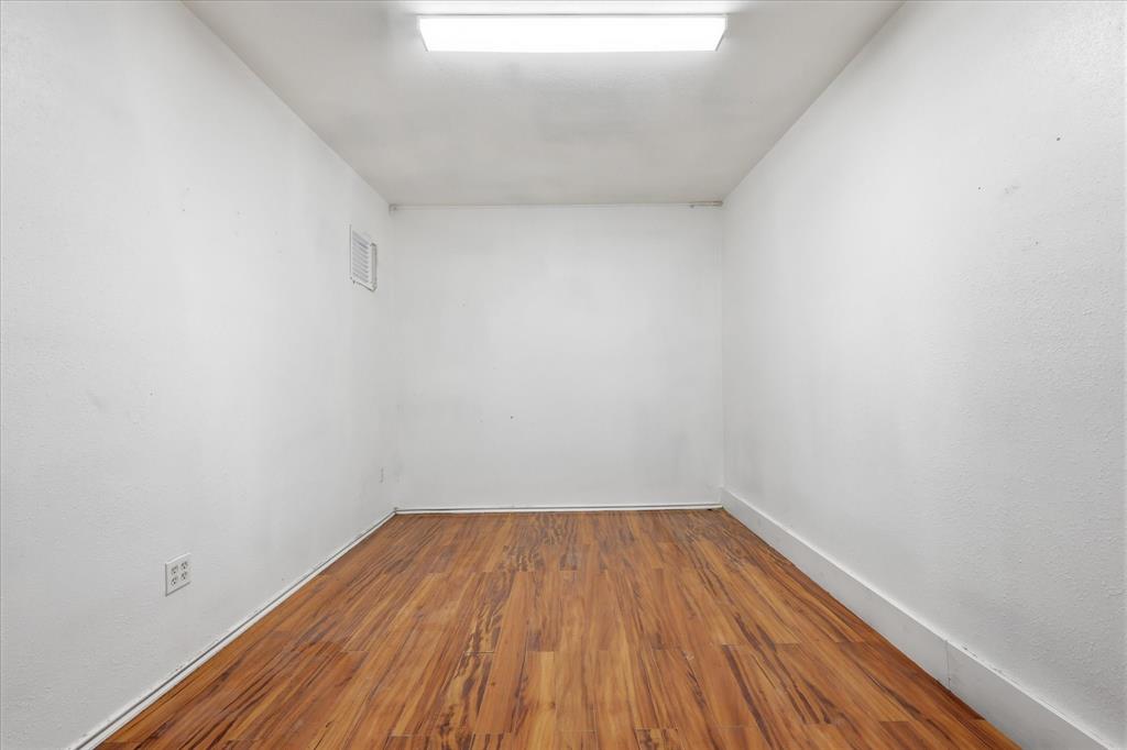 4215 Scarsdale Lane Property Photo 11
