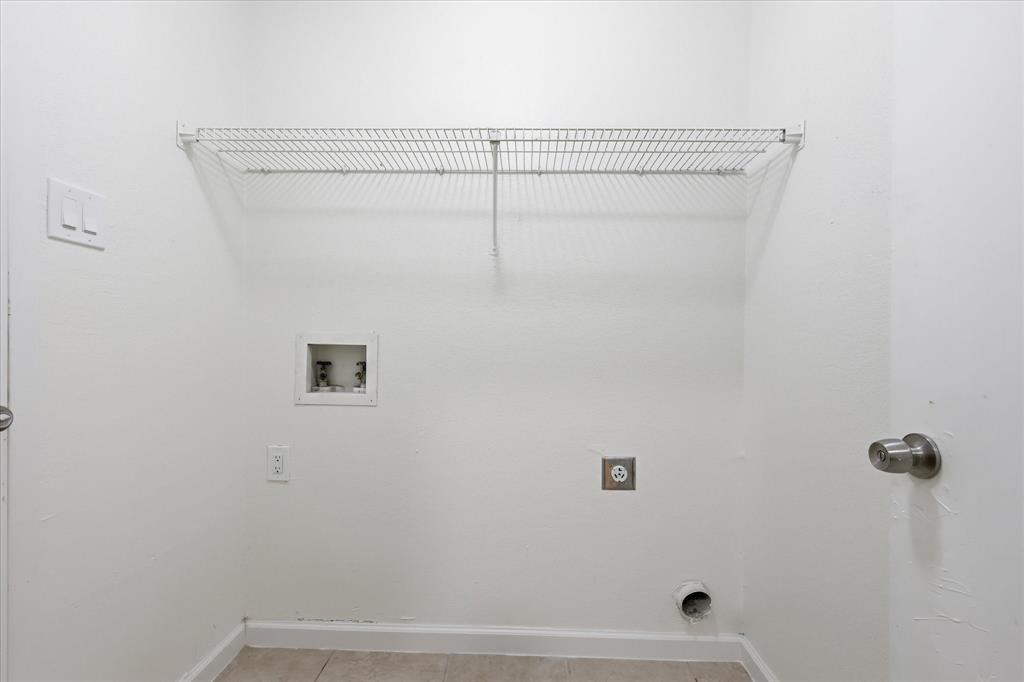 4215 Scarsdale Lane Property Photo 12