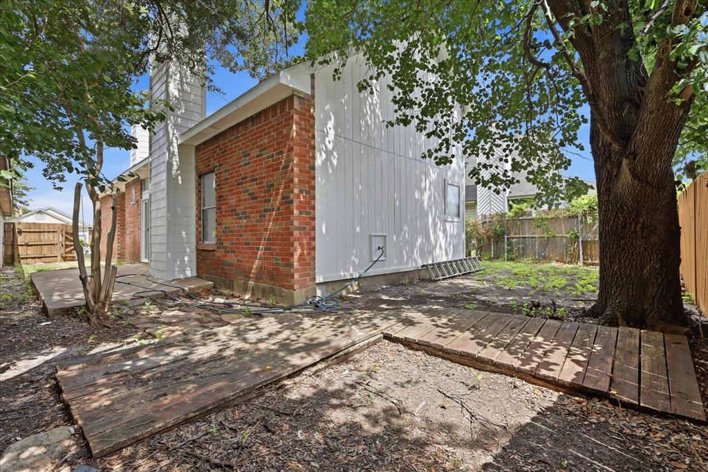 4215 Scarsdale Lane Property Photo 13