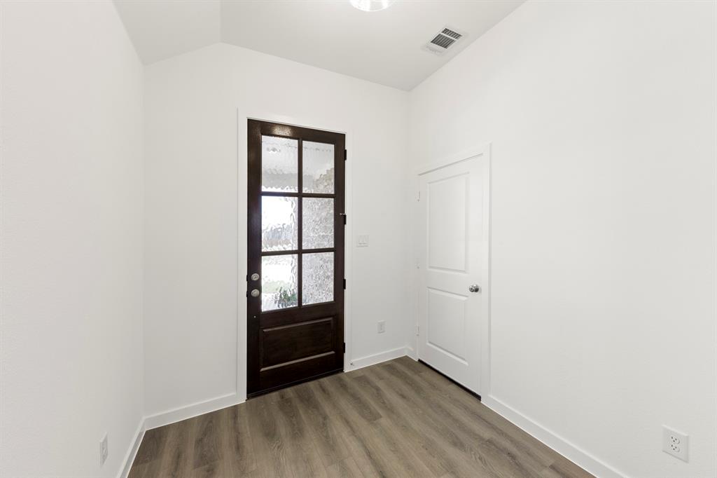 5941 Laurel Lake Lane Property Photo 4