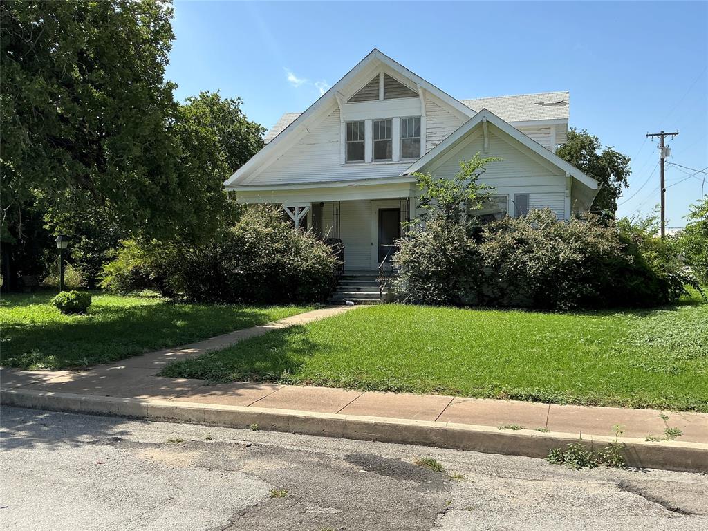 300 E Grand Avenue Property Photo 1