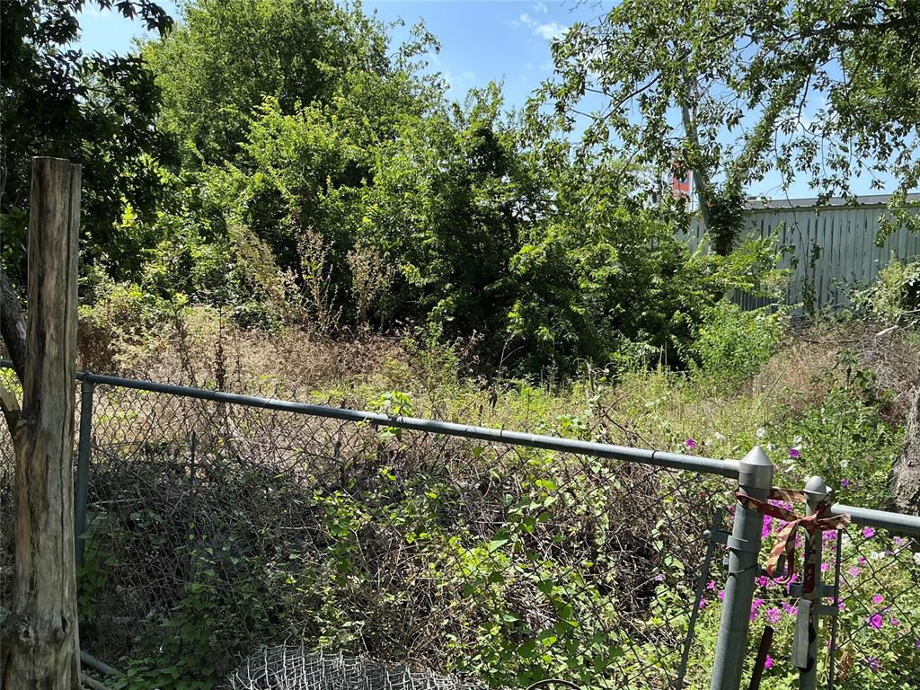 300 E Grand Avenue Property Photo 31