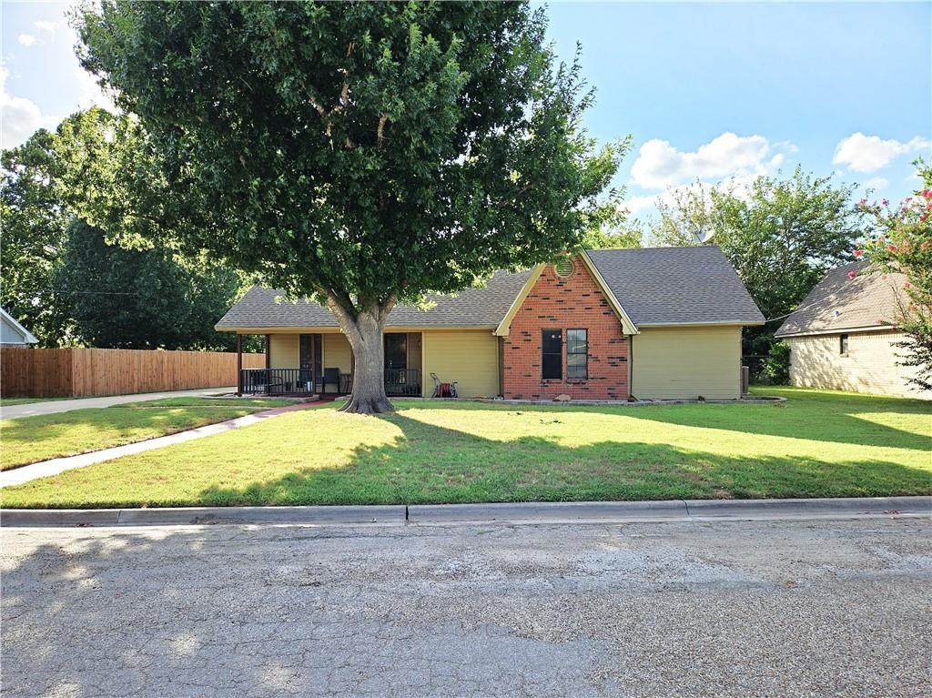 804 Crestline Drive Property Photo 1