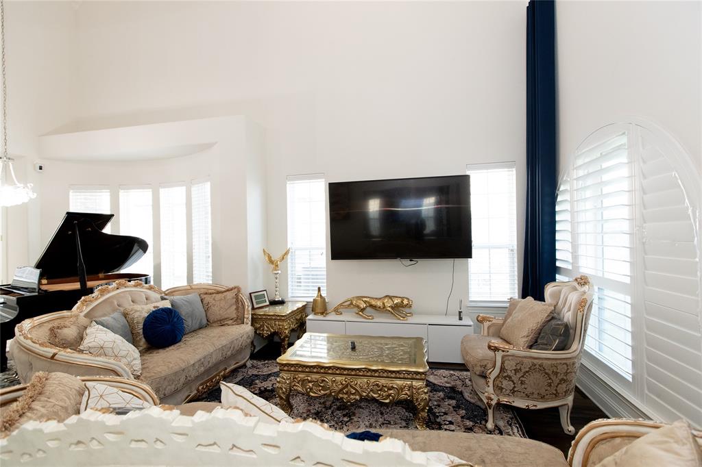 141 Iris Drive Property Photo 4
