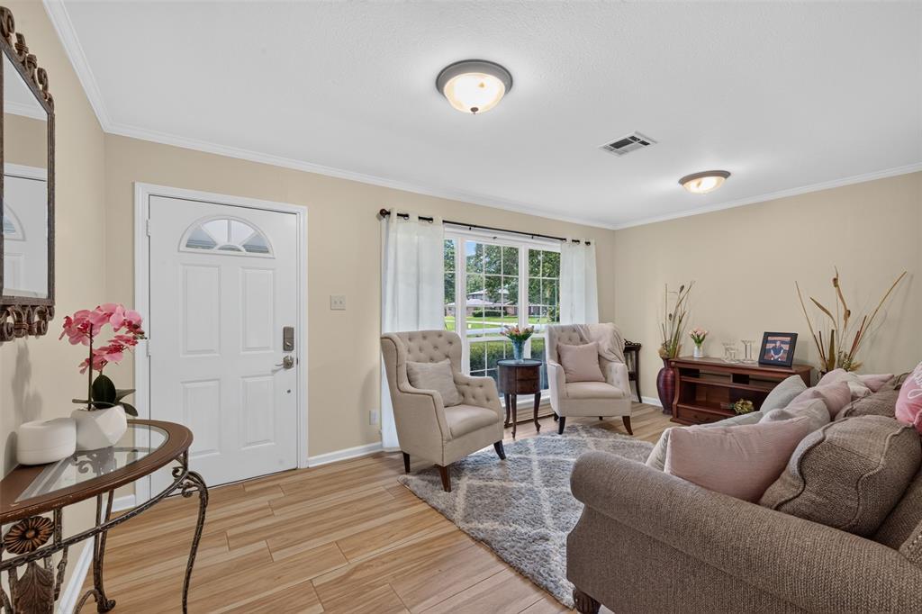124 Lawrence Drive Property Photo 3