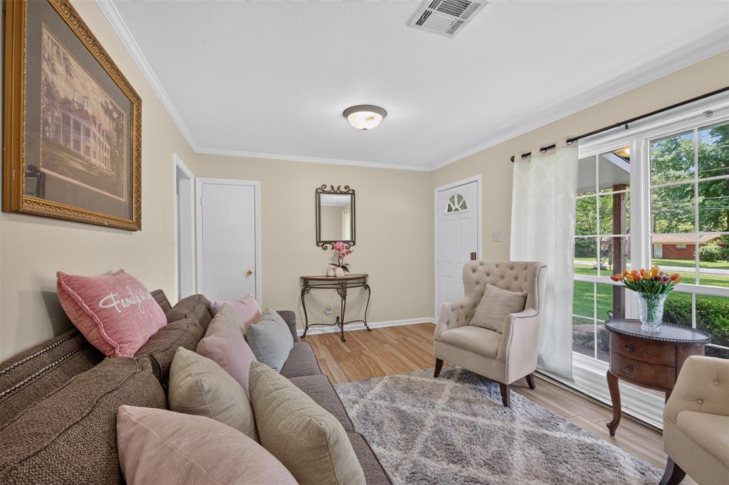 124 Lawrence Drive Property Photo 4
