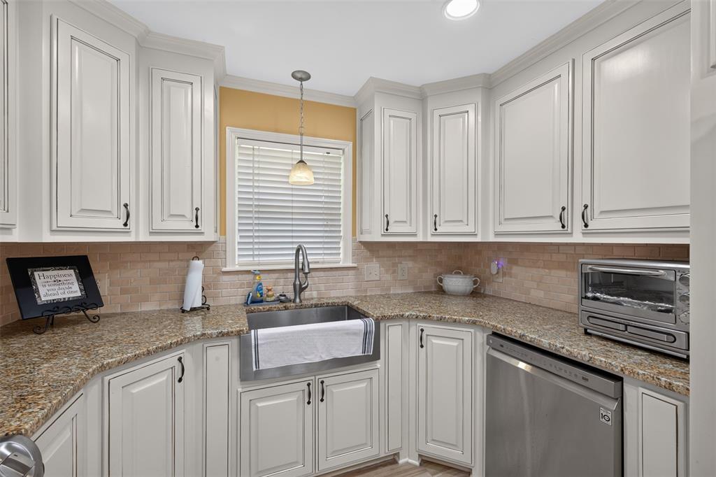 124 Lawrence Drive Property Photo 11