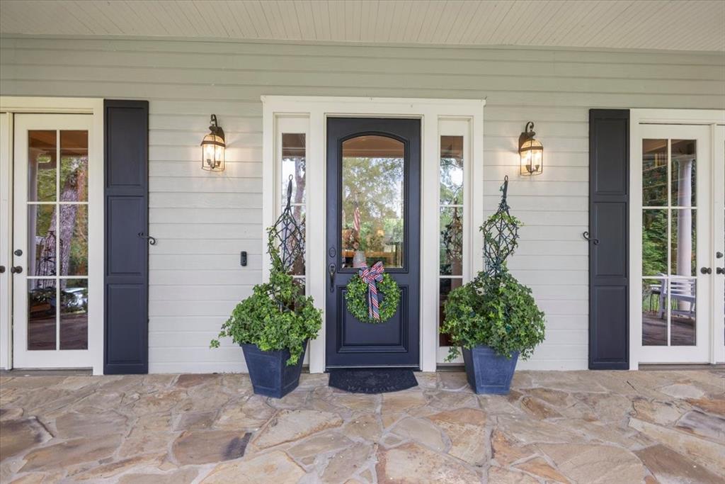 1436 Lakeshore Drive Property Photo 3