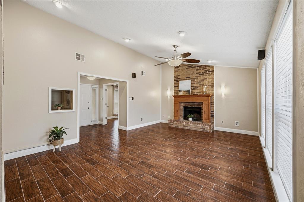 2713 Riviera Drive Property Photo 5