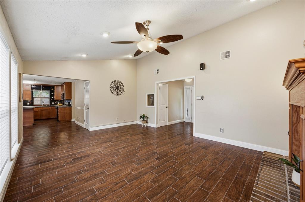 2713 Riviera Drive Property Photo 8