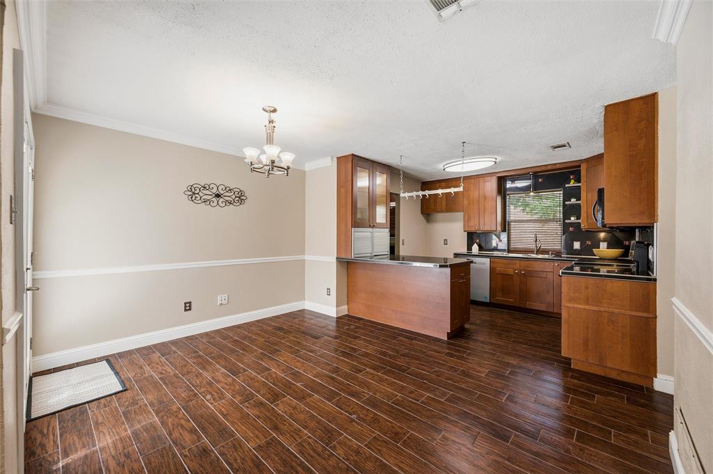 2713 Riviera Drive Property Photo 11