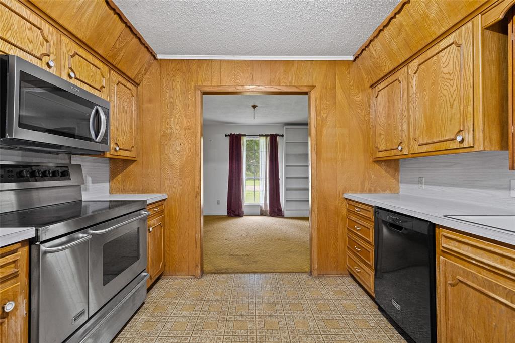 104 N Timberlane Property Photo 5