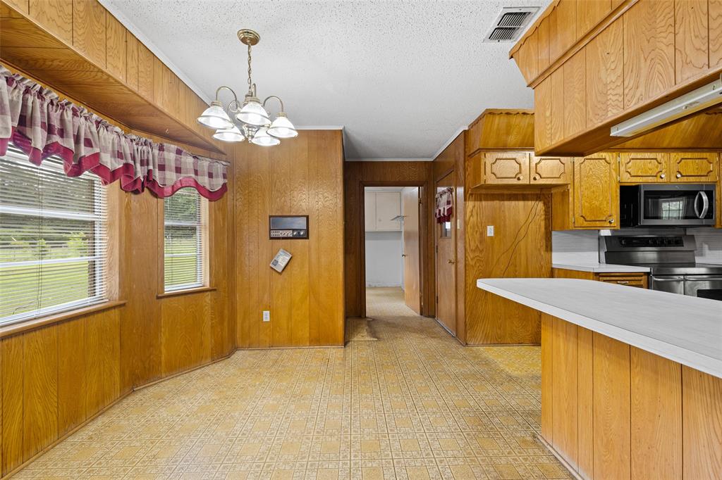 104 N Timberlane Property Photo 10