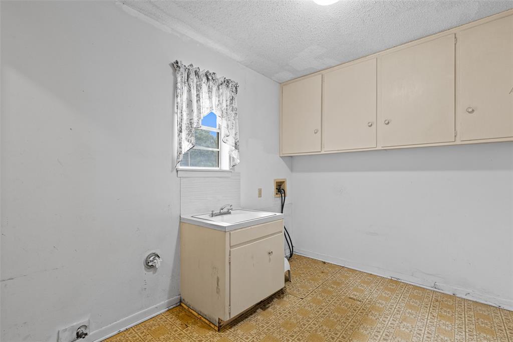 104 N Timberlane Property Photo 11