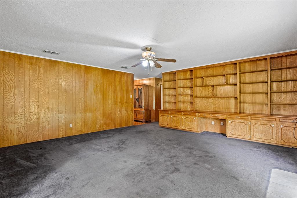 104 N Timberlane Property Photo 13