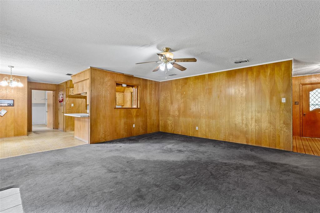 104 N Timberlane Property Photo 14