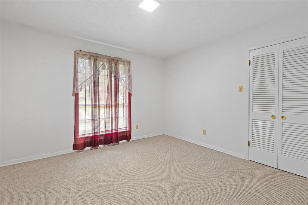 104 N Timberlane Property Photo 15
