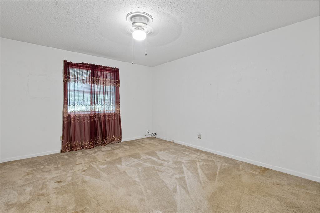 104 N Timberlane Property Photo 17