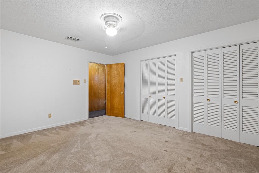 104 N Timberlane Property Photo 18