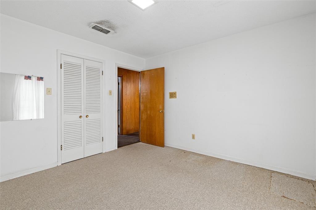 104 N Timberlane Property Photo 20